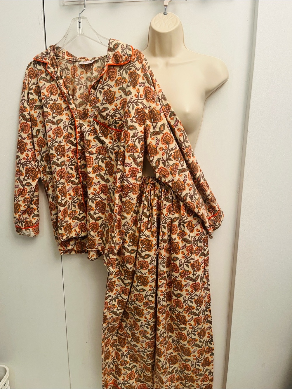 Vintage retro hippie floral soft cotton unisex pajama set.